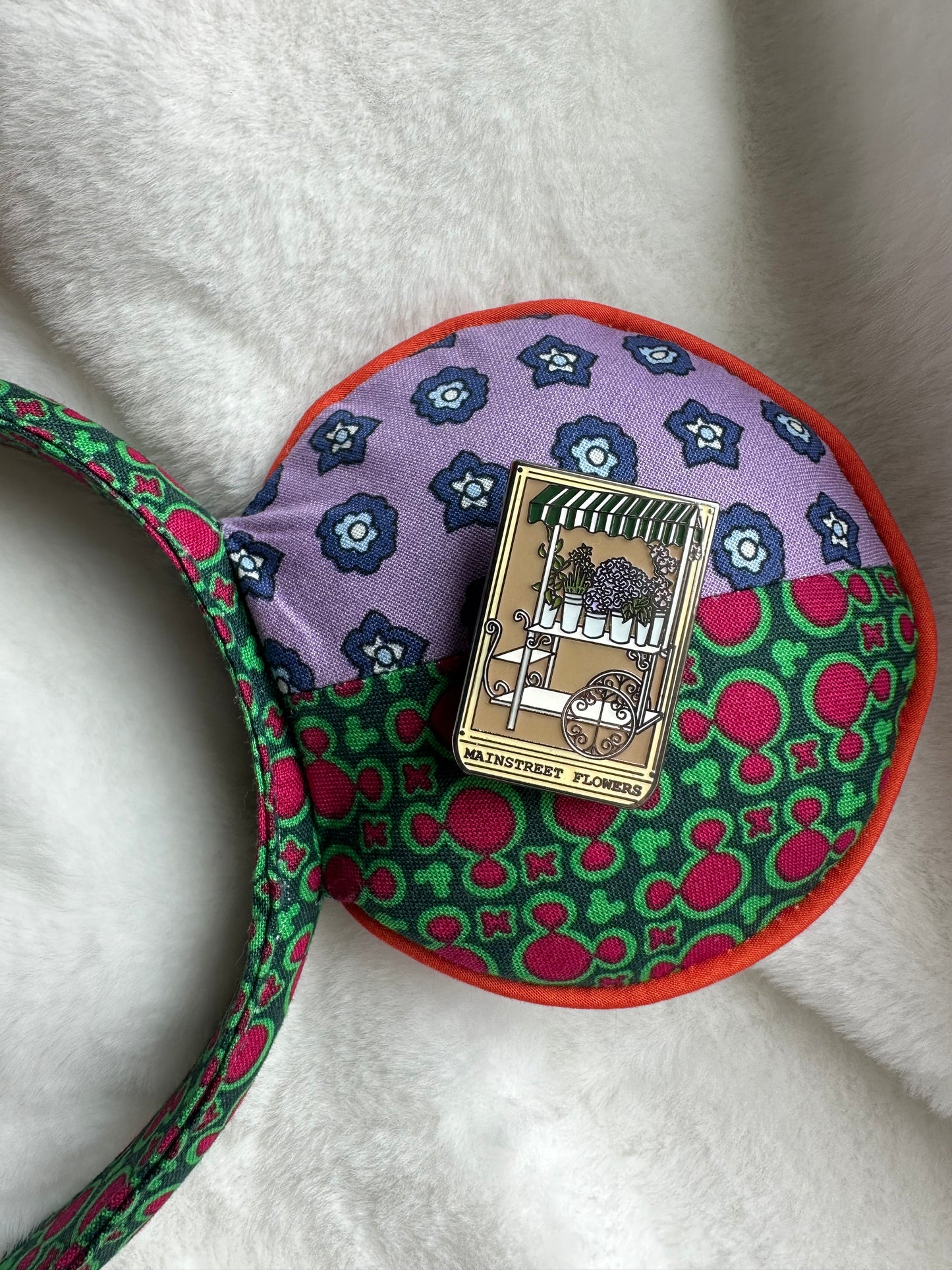 MainStreet flower market - enamel pin